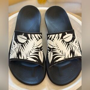 Olukai Tropical Leaf Print Slides 7